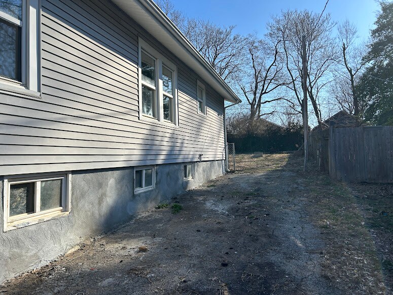 Building Photo - 203 S Hardy Ave