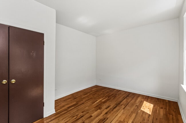 Building Photo - 4035 W Gladys Ave