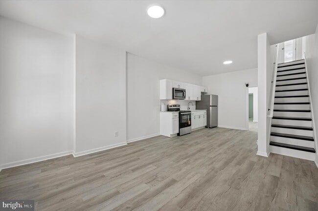 Building Photo - 1216 W Firth St
