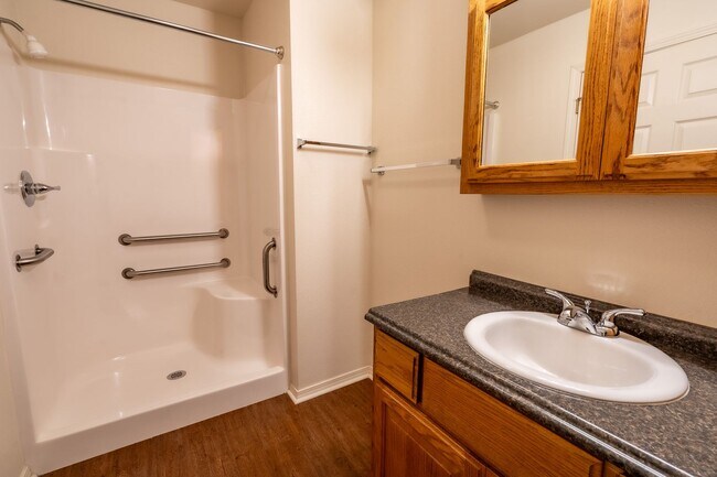 Building Photo - Cozy 2 Bedroom 2 Bathroom Townhome in Wagoner