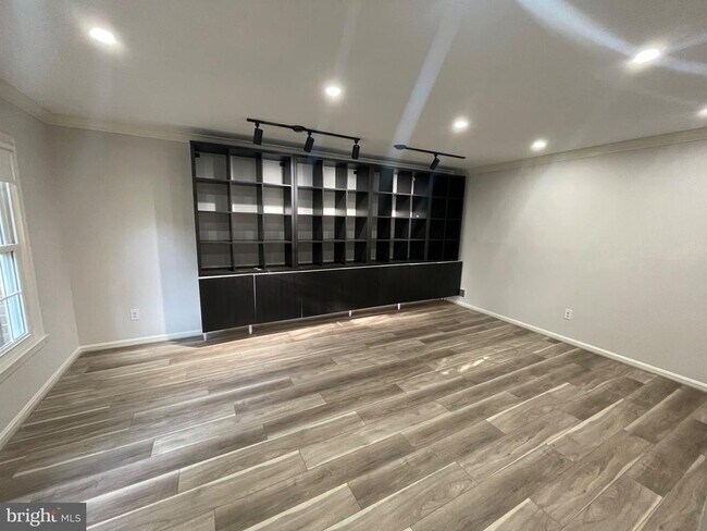 Building Photo - 9609 Barkston Ct