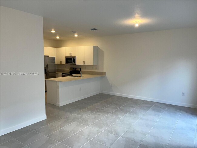 Building Photo - 2679 SE 25th Ter