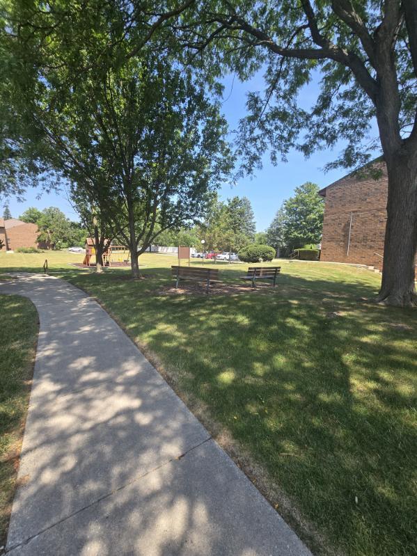Building Photo - 9096 N Park Plaza Ct