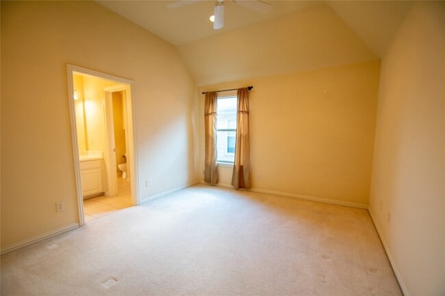 Building Photo - 5508 Junius St