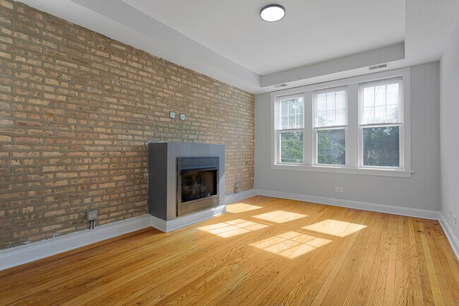 Building Photo - 7328 N Damen Ave