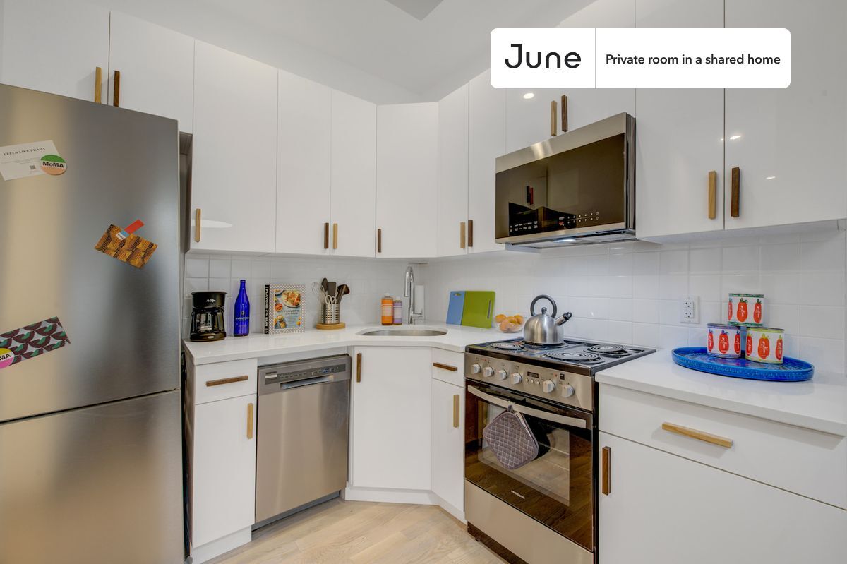 Building Photo - Room in Shared 3.0 bed/3 bath home