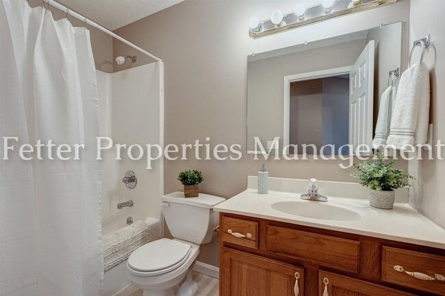 Building Photo - Beautiful 3bd 2.5 bath Northside