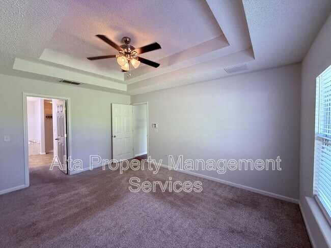 Building Photo - 2462 Coachman Lakes Dr