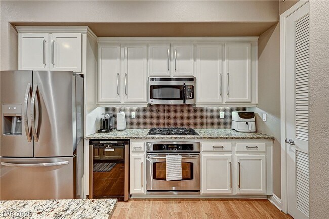 Building Photo - 56 E Serene Ave