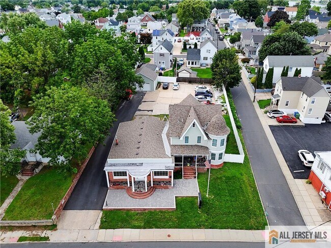 Building Photo - 215 Washington Rd