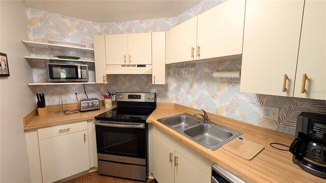 Building Photo - 1515 Pinellas Bayway S