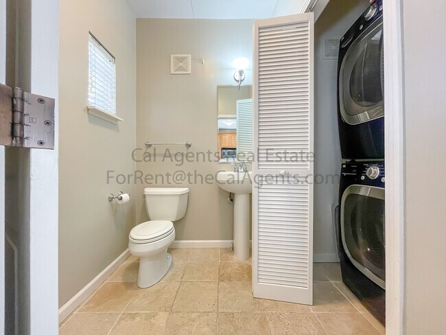 Building Photo - 909 Adams St