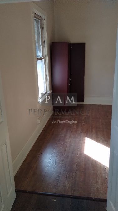 Building Photo - 919 E Brady St