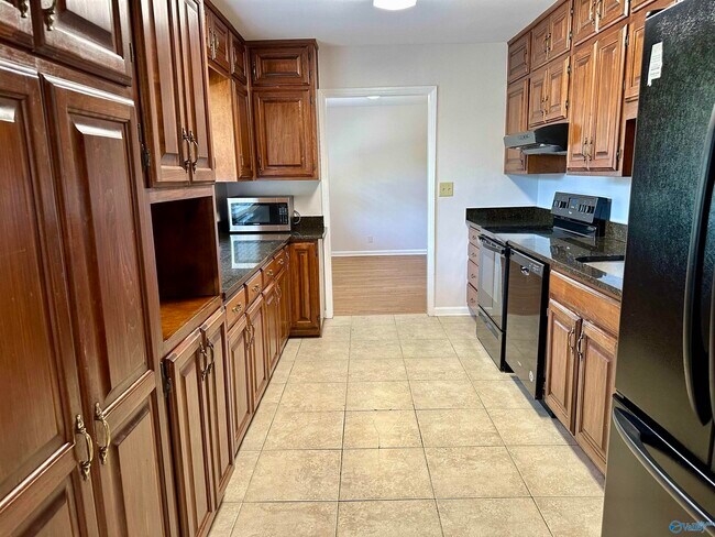 Building Photo - 213 Wingate Ave SW