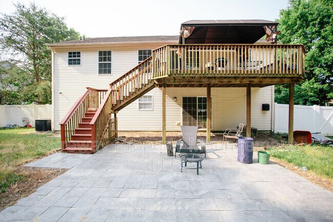 Building Photo - 712 Sage Hill Dr