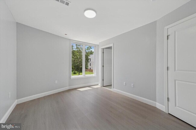 Building Photo - 2405 Ridge Ave