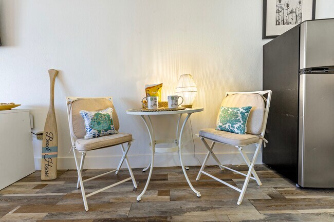 Building Photo - 611 Destiny Dr