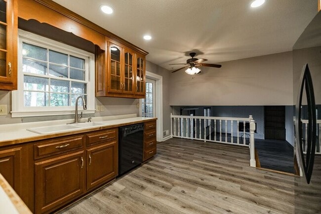 Building Photo - 265 Ponderosa Dr