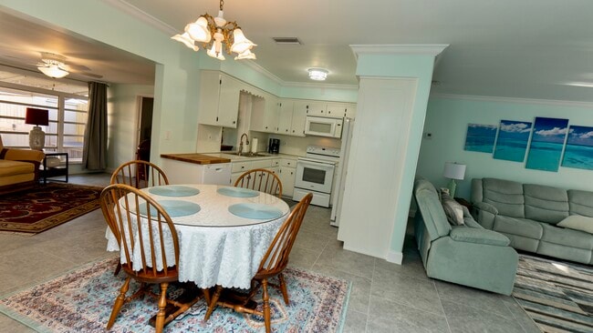 Building Photo - 3693 NE 20th Ave