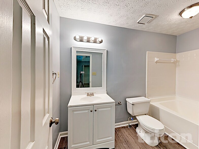 Building Photo - 536 Woodstone Rd