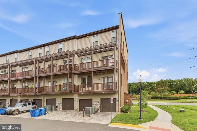 Building Photo - 238 Van Buren St
