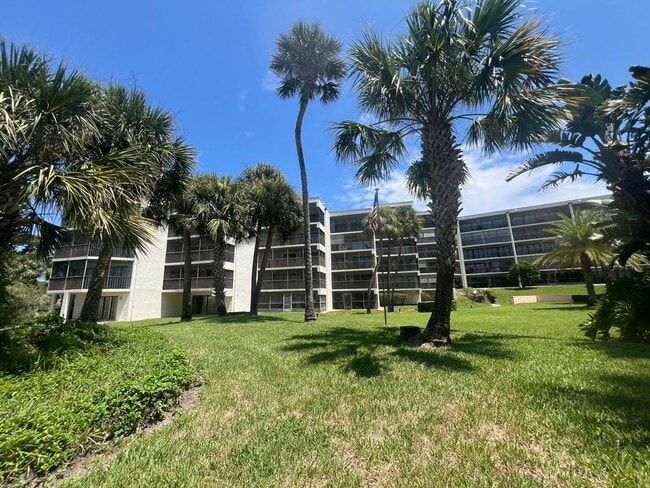 Building Photo - BEAUTIFUL and Renovated Riverfront Furnished Condo 2 Bedrooms, 2 Bathrooms