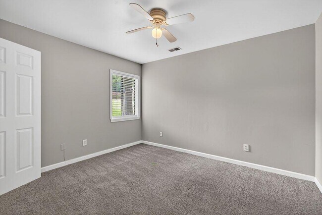 Building Photo - 3575 Oakvale Rd