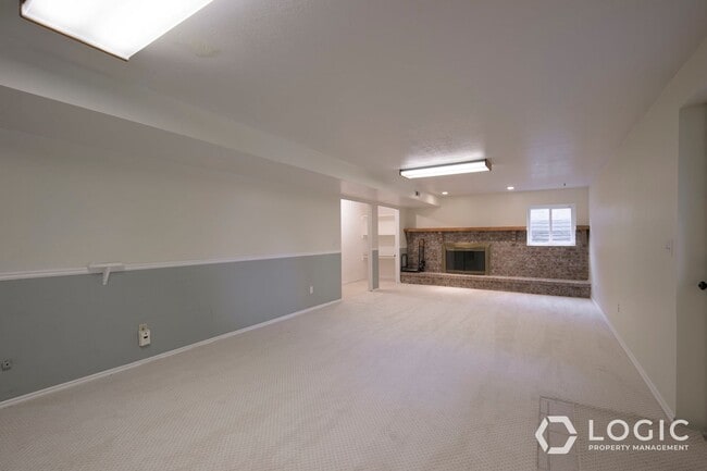 Building Photo - 146 S Coleman St