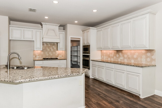 Building Photo - 924 Honey Locust Dr