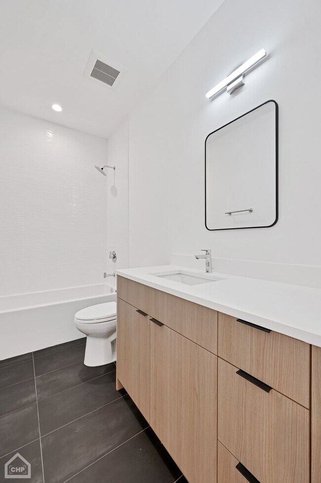 Building Photo - 3322 N Halsted St