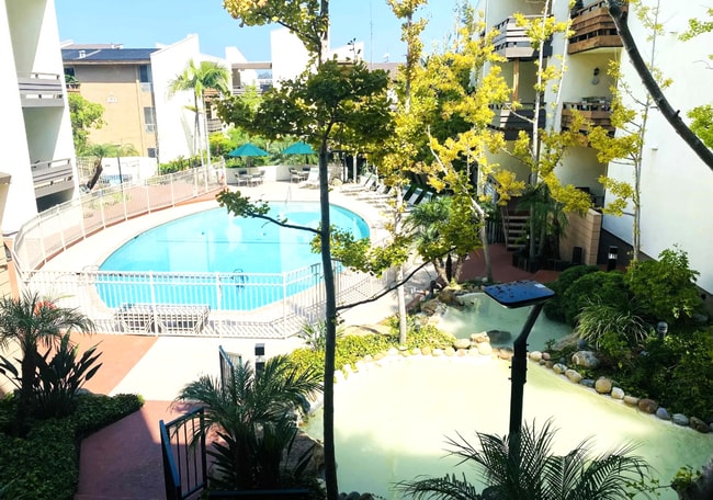 Building Photo - ****MOVE-IN SPECIAL: $500 OFF SECOND MONTH'S RENT****CHARMING 1BD/ 1BA AVAILABLE IN MISSION VALLEY!!