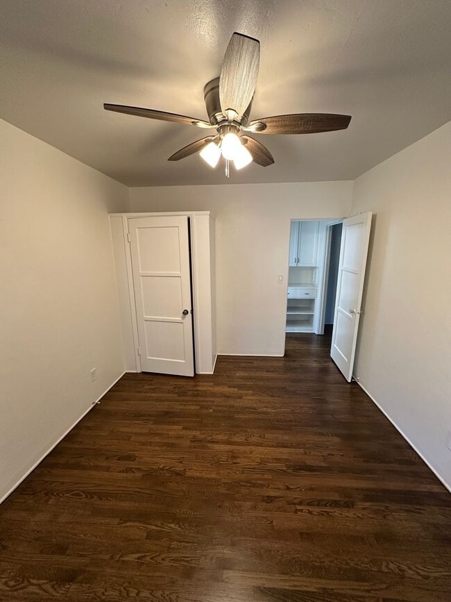 Building Photo - 505 W Maple St