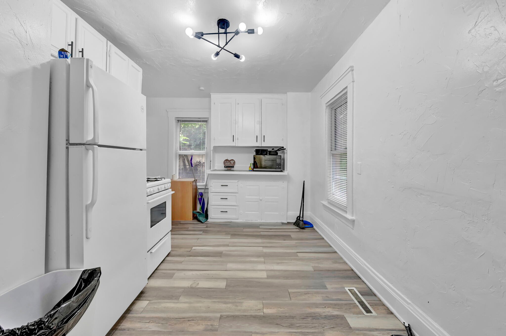 Building Photo - 427 E 156th St