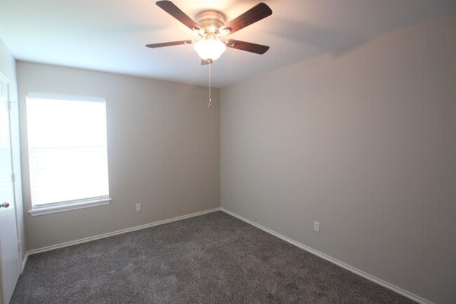 Building Photo - 3 Bedroom 2 Bath in Whitehouse ISD!