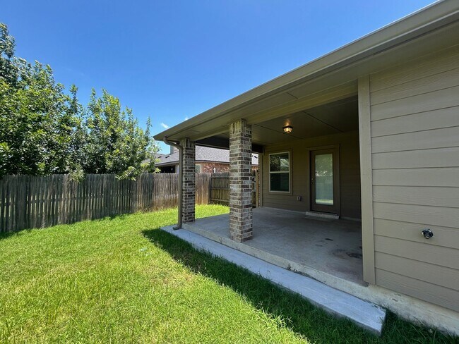 Building Photo - Updated China Spring ISD Home