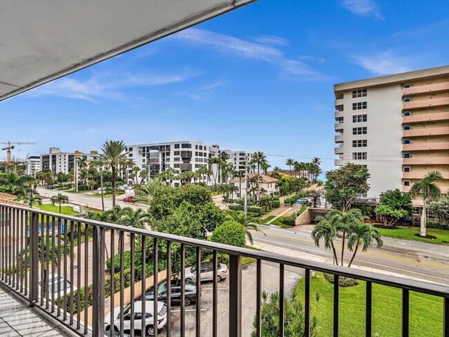 Building Photo - 1150 Hillsboro Mile