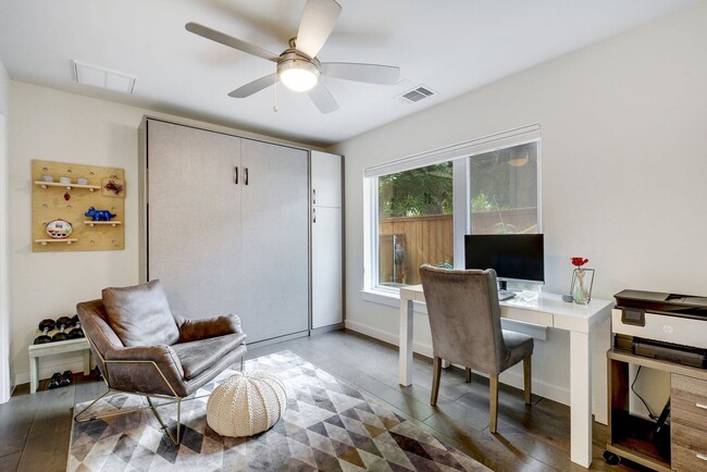 Building Photo - South Austin 3x3.5 Townhome @Bluebonnet Lane