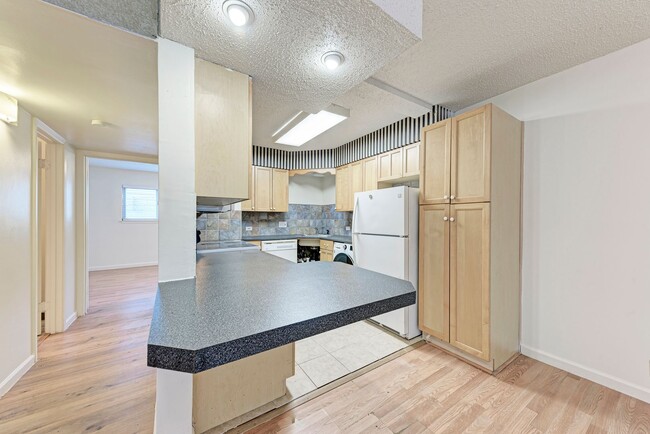 Building Photo - SHADOW HILL 101 brand new washer and dryer