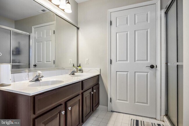 Building Photo - 105 Quarterhorse Ct