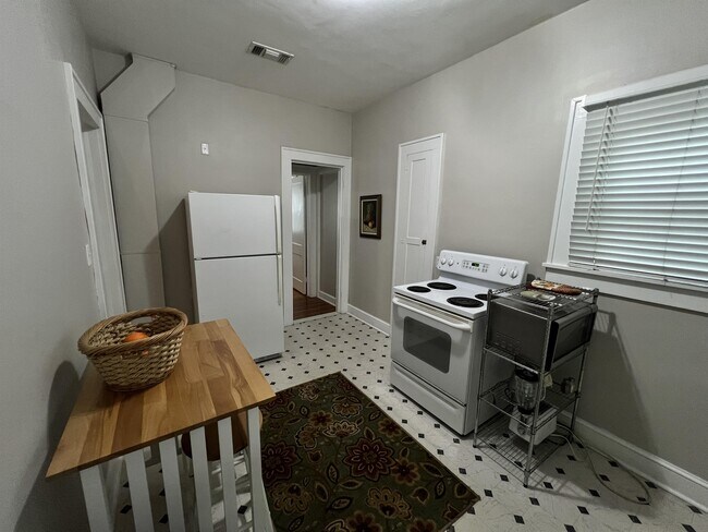 Building Photo - 1313 N Gadsden St