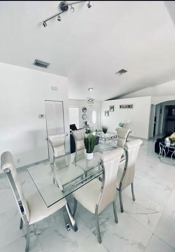 Building Photo - 2728 Nelson Dr