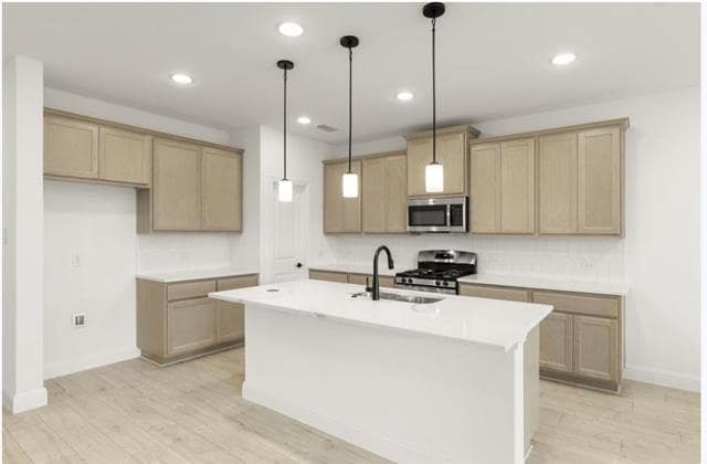 Building Photo - 2902 Hanscom St