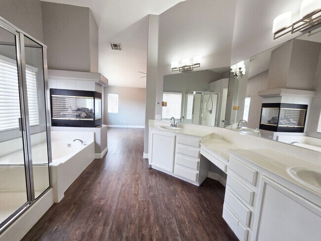 Building Photo - Spacious 3 Bed + Loft & Den with Soaring Ceilings