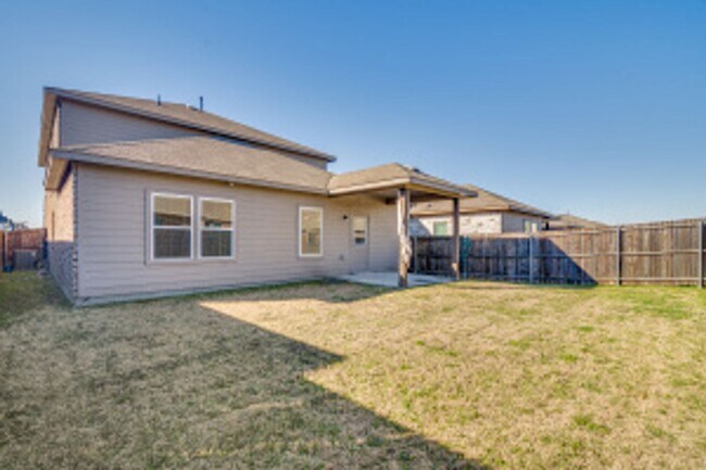 Building Photo - Beautiful 4/2.5 in Forney - like new!
