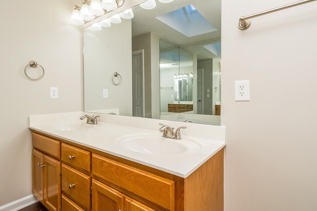 Building Photo - 128 Cedar Forest Dr