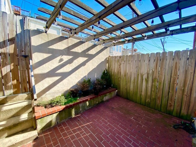 Building Photo - Charming 2 Bedroom/1.5 Bathroom Townhome with Patio in Upper Fells Point, MD!