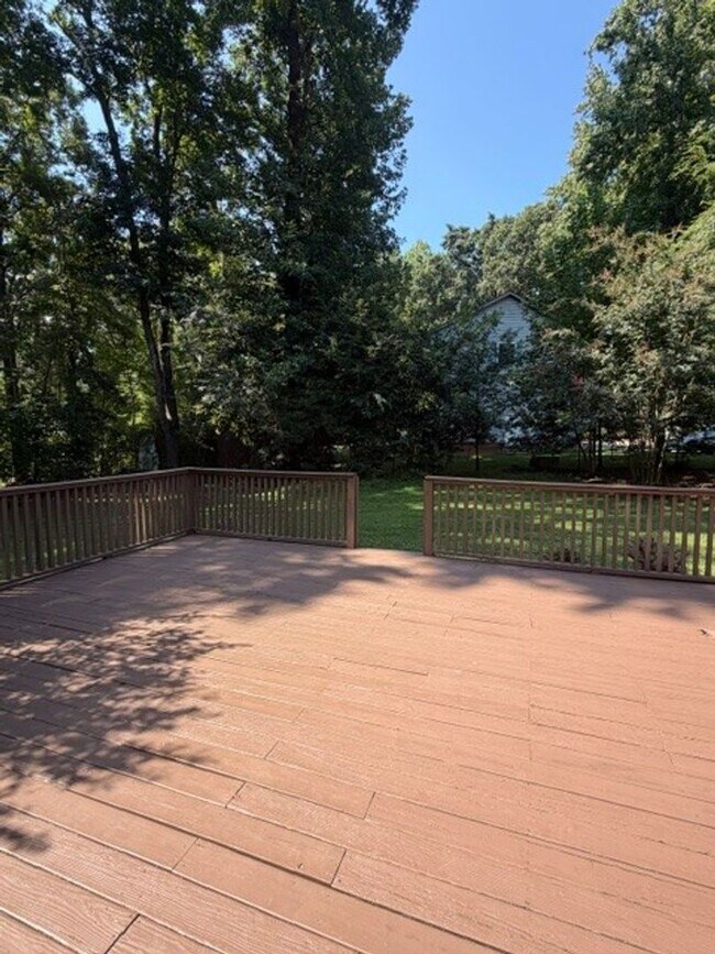 Building Photo - 2723 Meadow Oak Dr