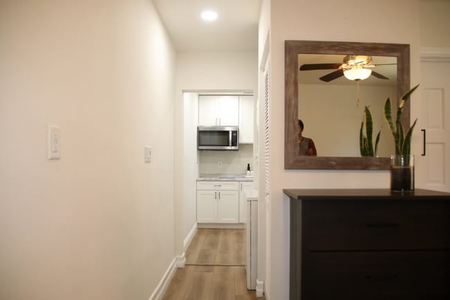 Building Photo - 28102 Montereina Dr