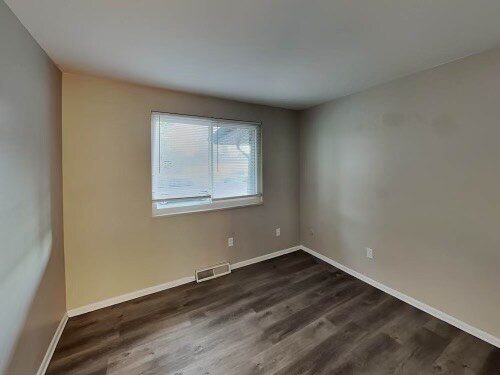 Building Photo - 7133 W Hinsdale Dr