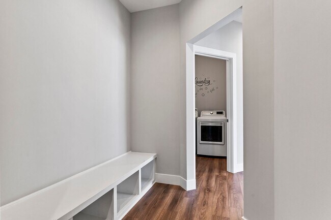 Building Photo - Stunning Single Family in Mechanicsburg